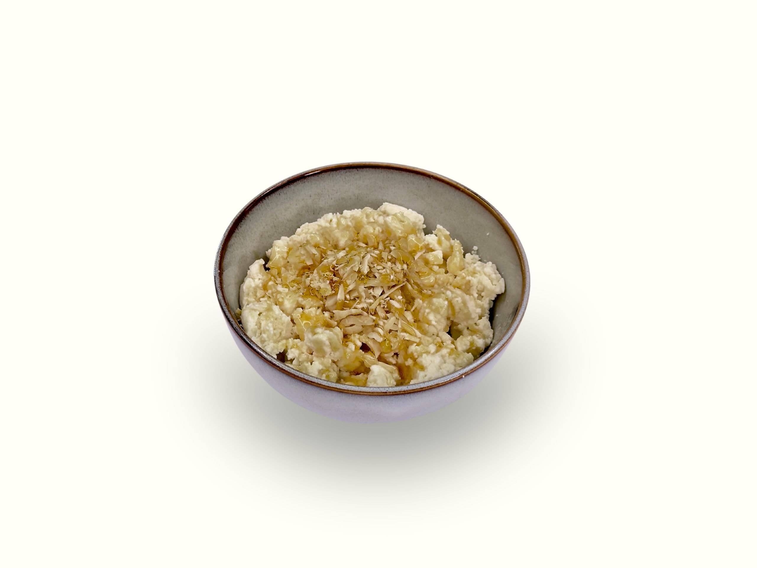 Cottage cheese dessert with honey