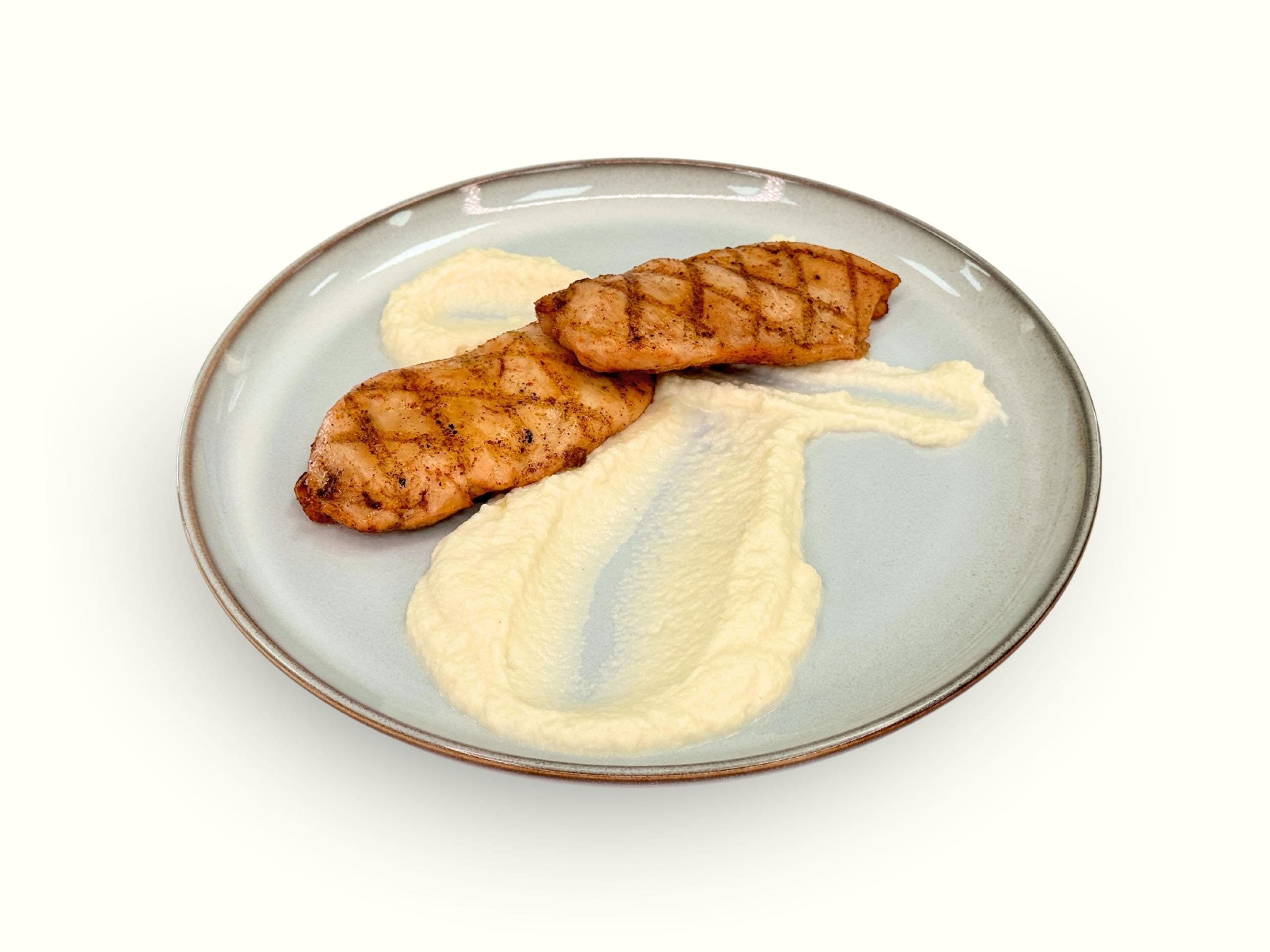 Grilled chicken breast with cauliflower mash