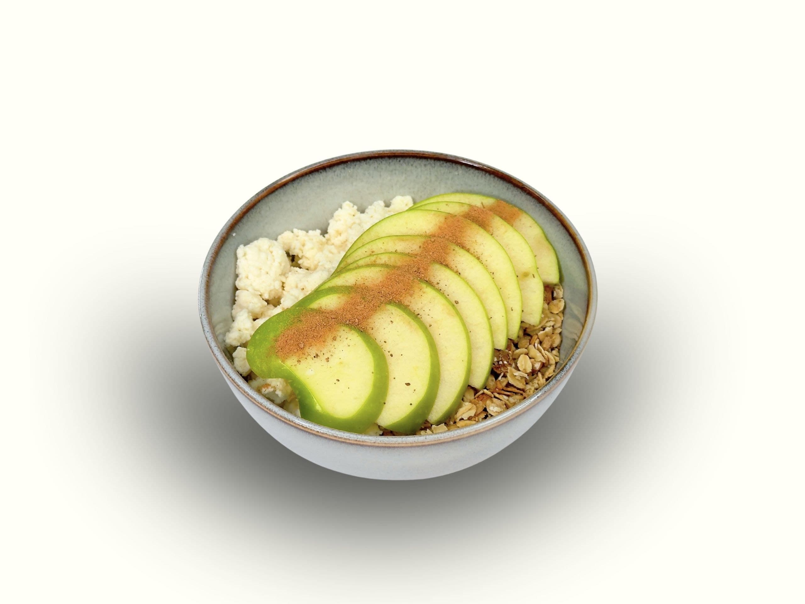 Cottage cheese with apple and granola